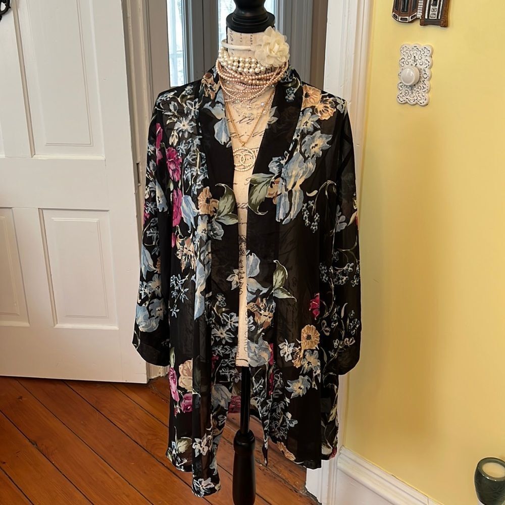 *Helena Quinn* NWT The Zoe Report One Sz Navy Floral Sheer Open Front Kimono